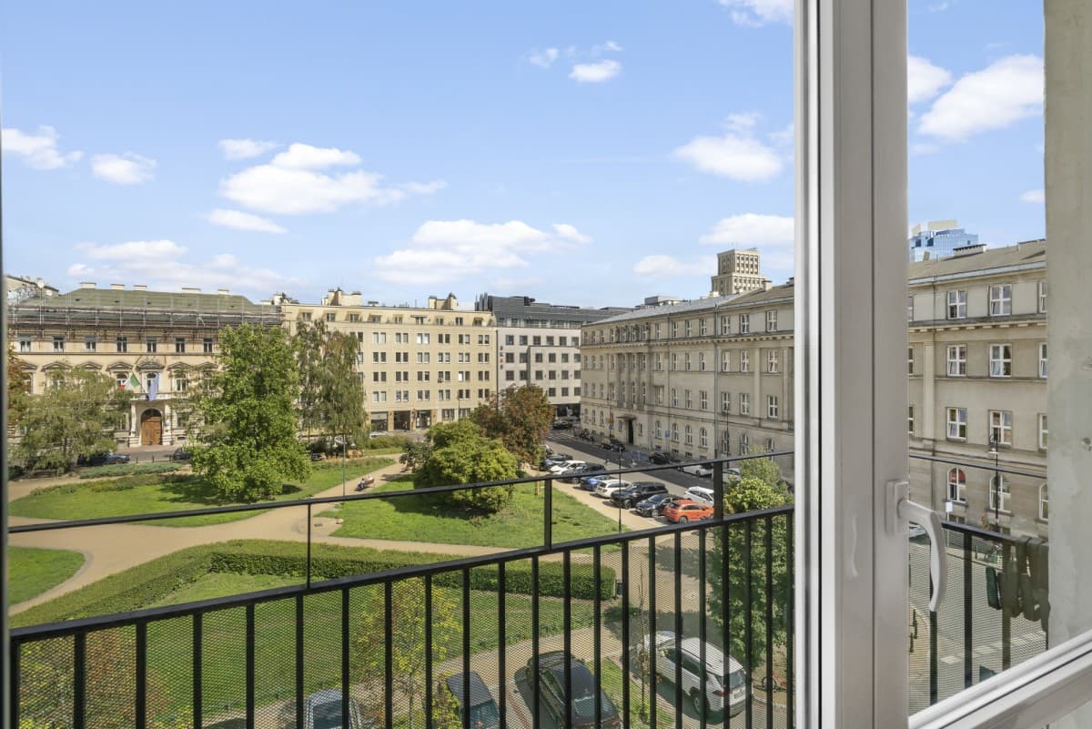 Renovation-ready apartment in Warsaw's city center – 9