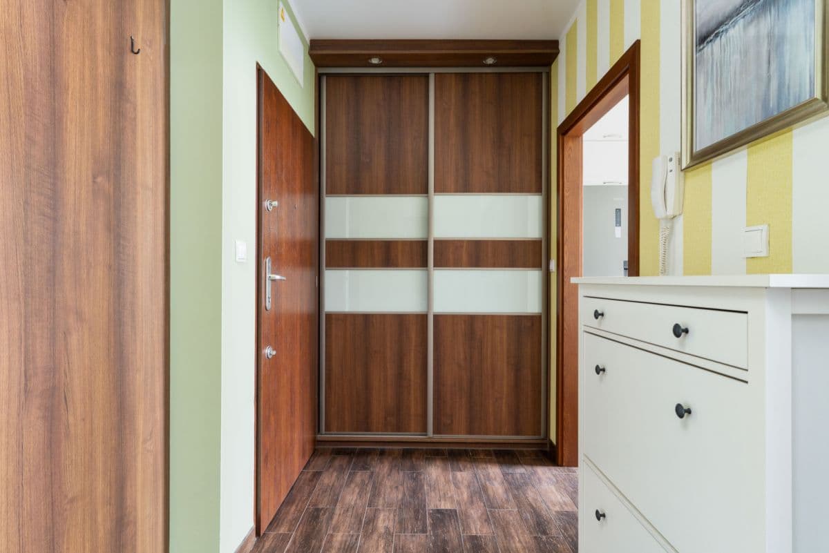 Spacious 3-room apartment in green Bemowo – 11