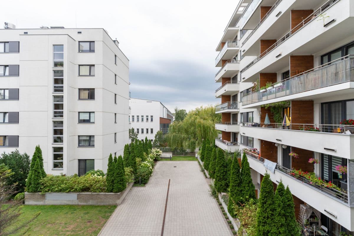 Spacious 3-room apartment in green Bemowo – 14