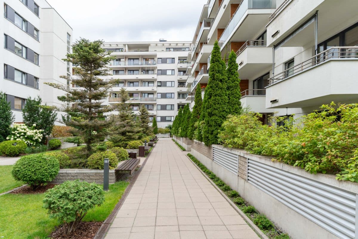 Spacious 3-room apartment in green Bemowo – 15