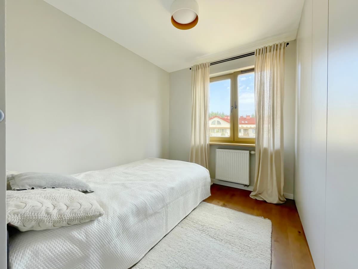 Spacious 3-room apartment with pool access in Konstancin – 4