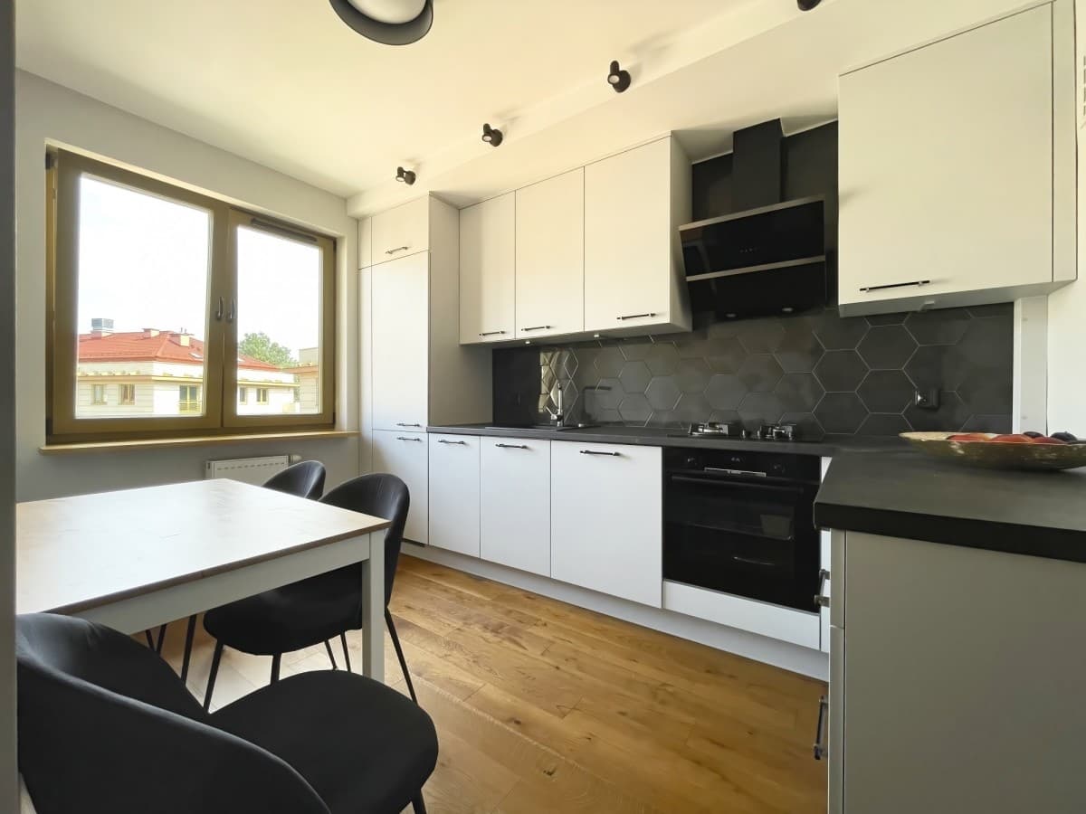 Spacious 3-room apartment with pool access in Konstancin – 6