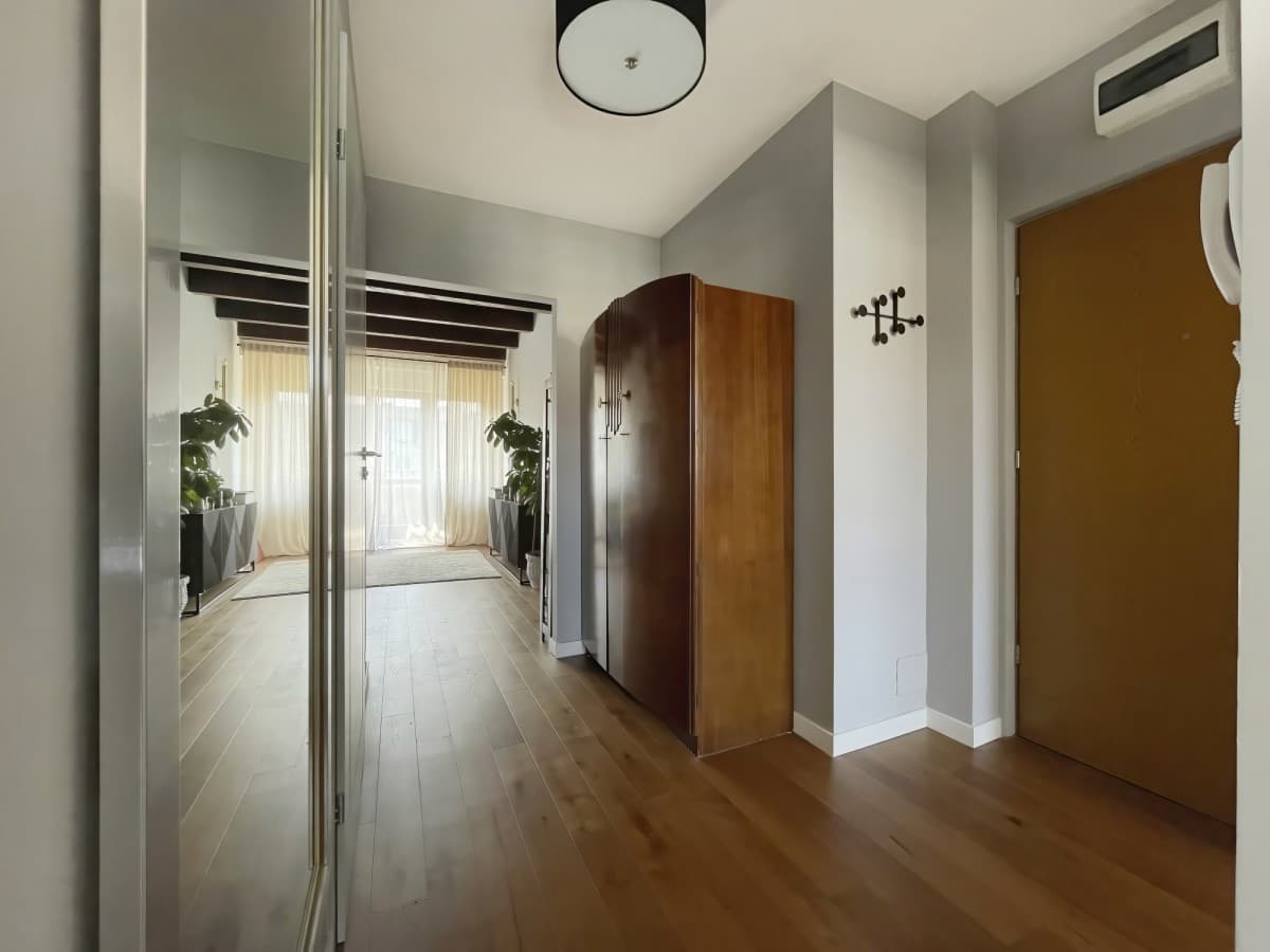 Spacious 3-room apartment with pool access in Konstancin – 9