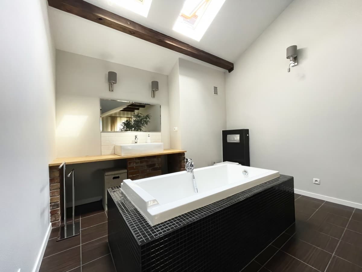Spacious 3-room apartment with pool access in Konstancin – 10