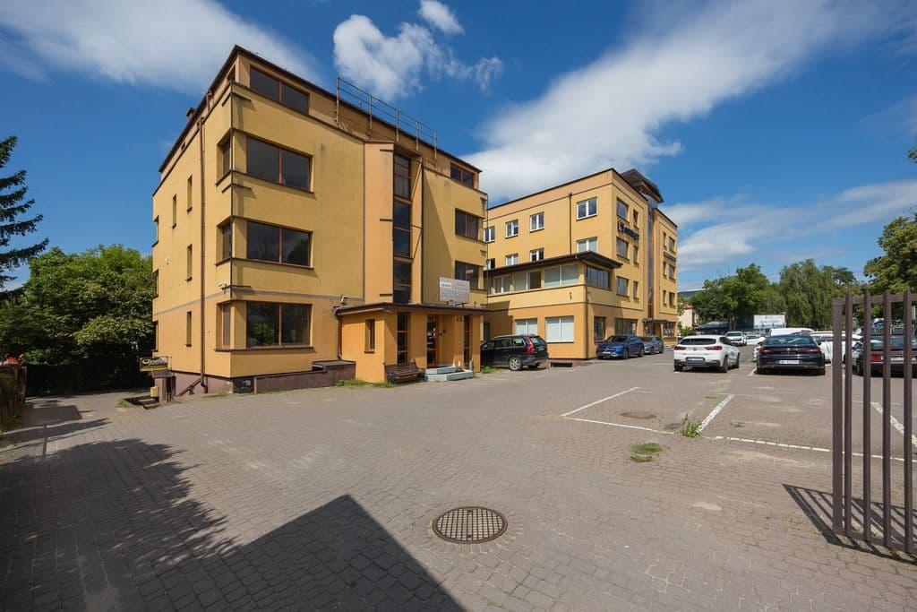 Multifamily building with flexible layout options – 8