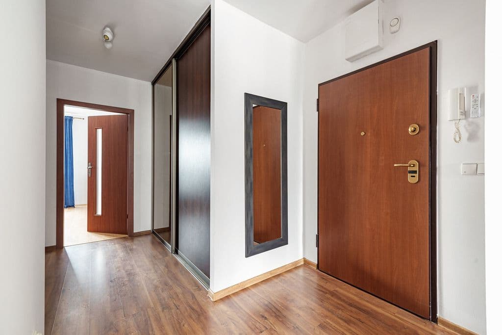 Spacious 3-room apartment with garage parking in Bemowo – 9