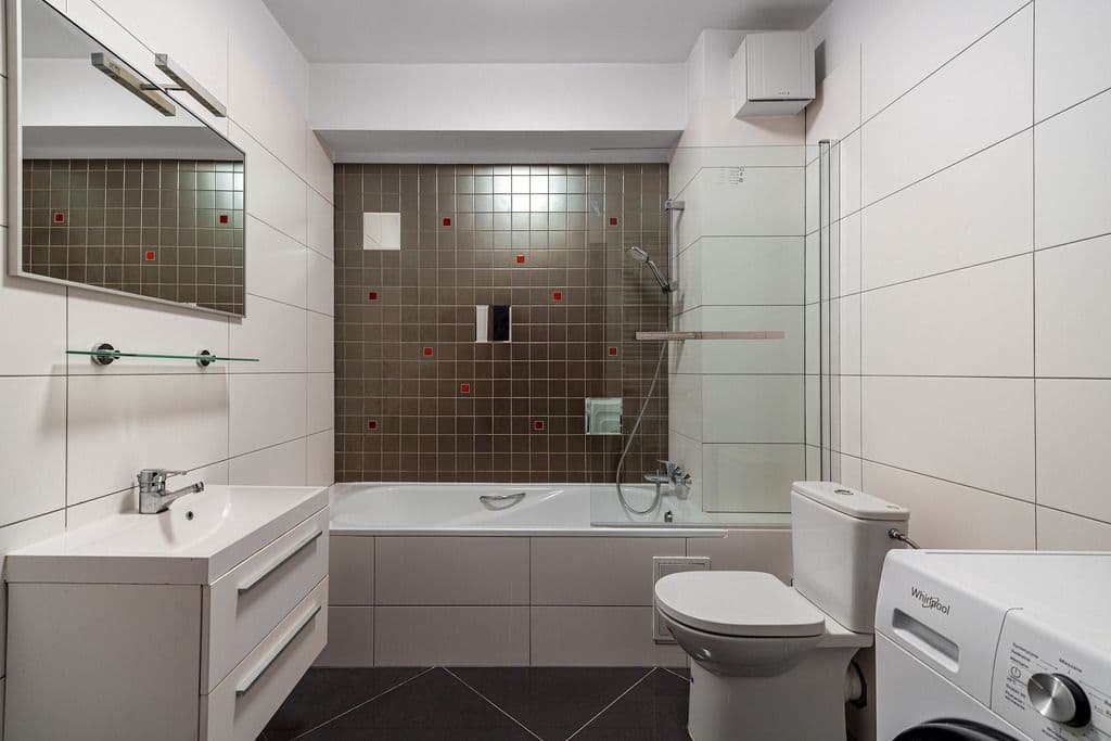 Spacious 3-room apartment with garage parking in Bemowo – 10