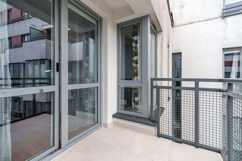 Spacious 3-room apartment with garage parking in Bemowo – 17