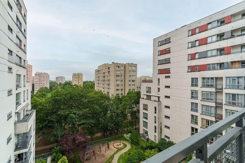 Spacious 3-room apartment with garage parking in Bemowo – 19