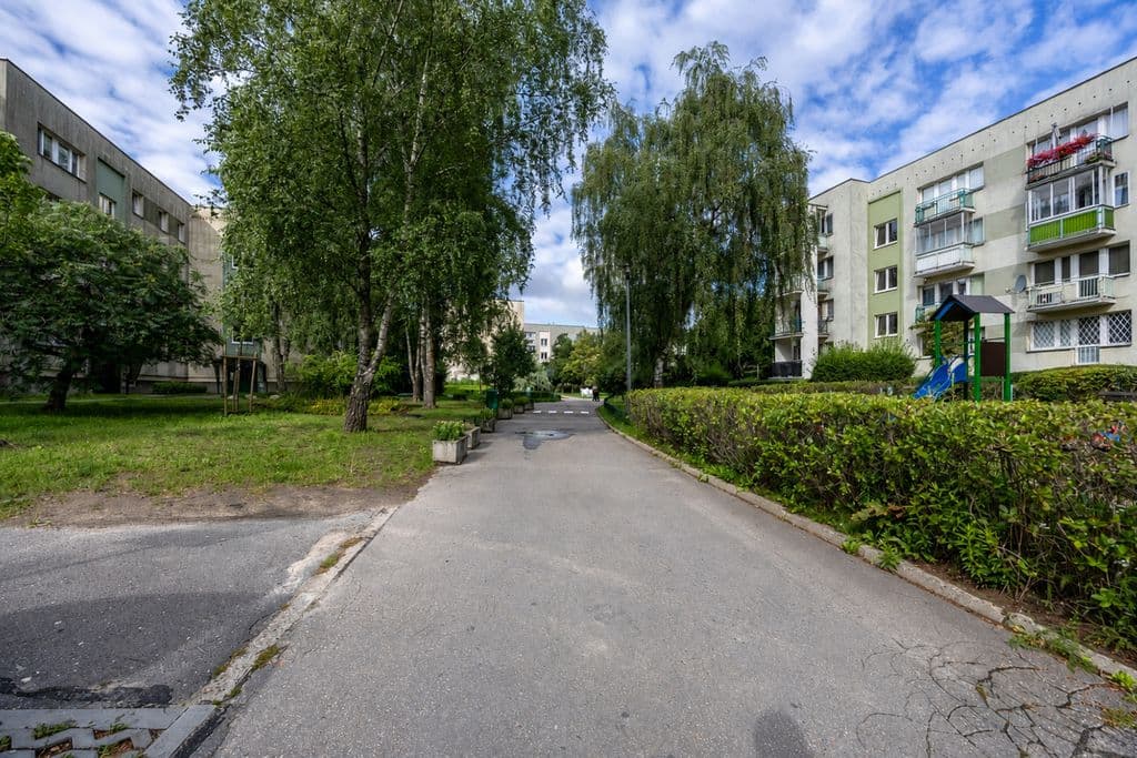 Spacious 3-room apartment near Natolin Metro – 1