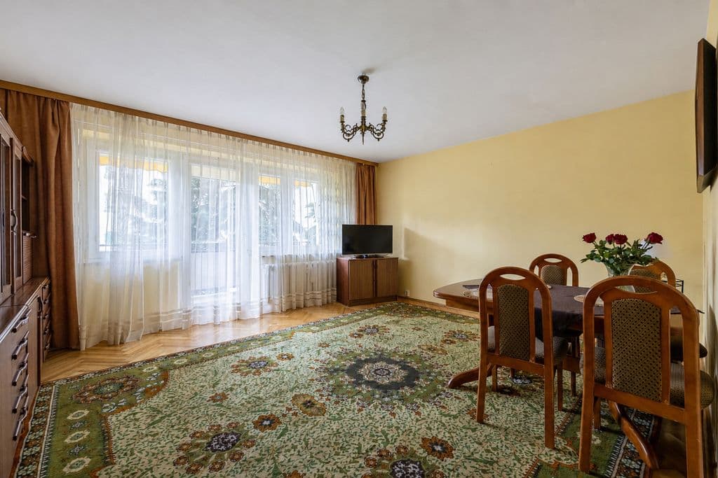 Spacious 3-room apartment near Natolin Metro – 2