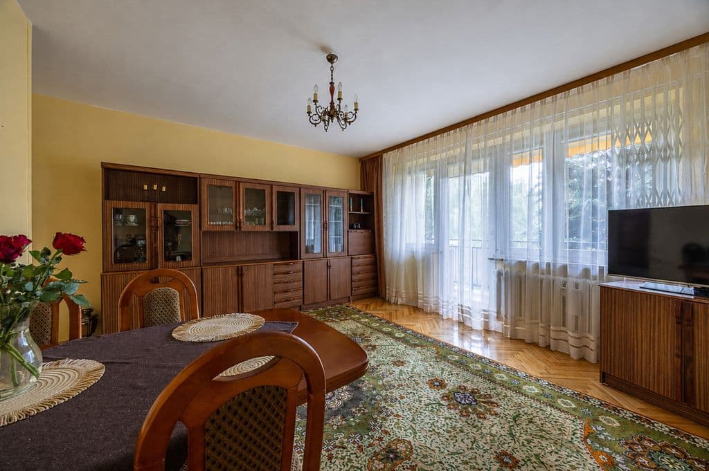 Spacious 3-room apartment near Natolin Metro – 3