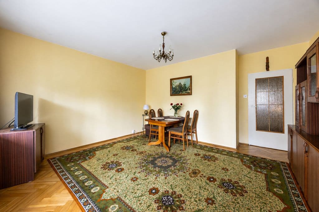 Spacious 3-room apartment near Natolin Metro – 4