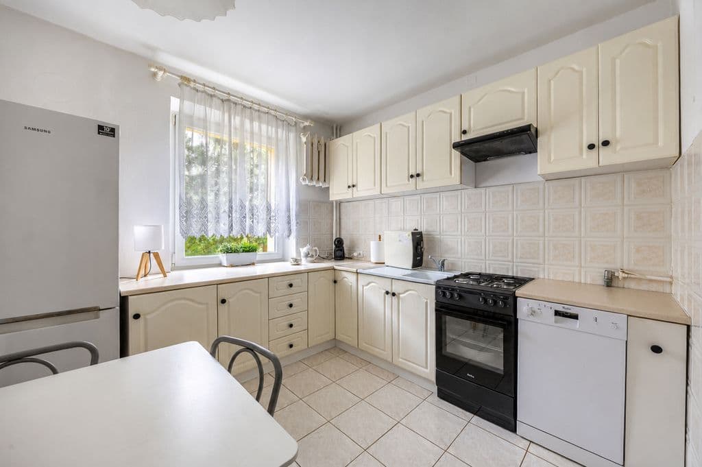 Spacious 3-room apartment near Natolin Metro – 5