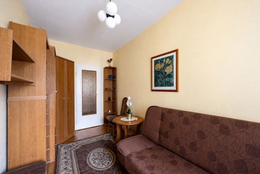 Spacious 3-room apartment near Natolin Metro – 9