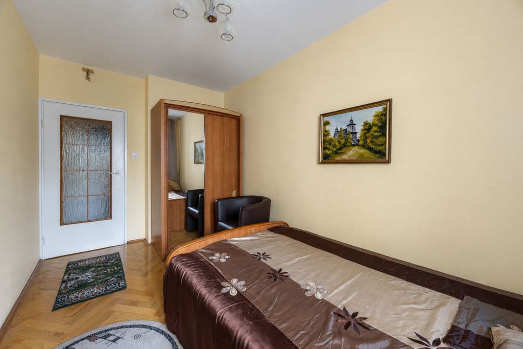 Spacious 3-room apartment near Natolin Metro – 11