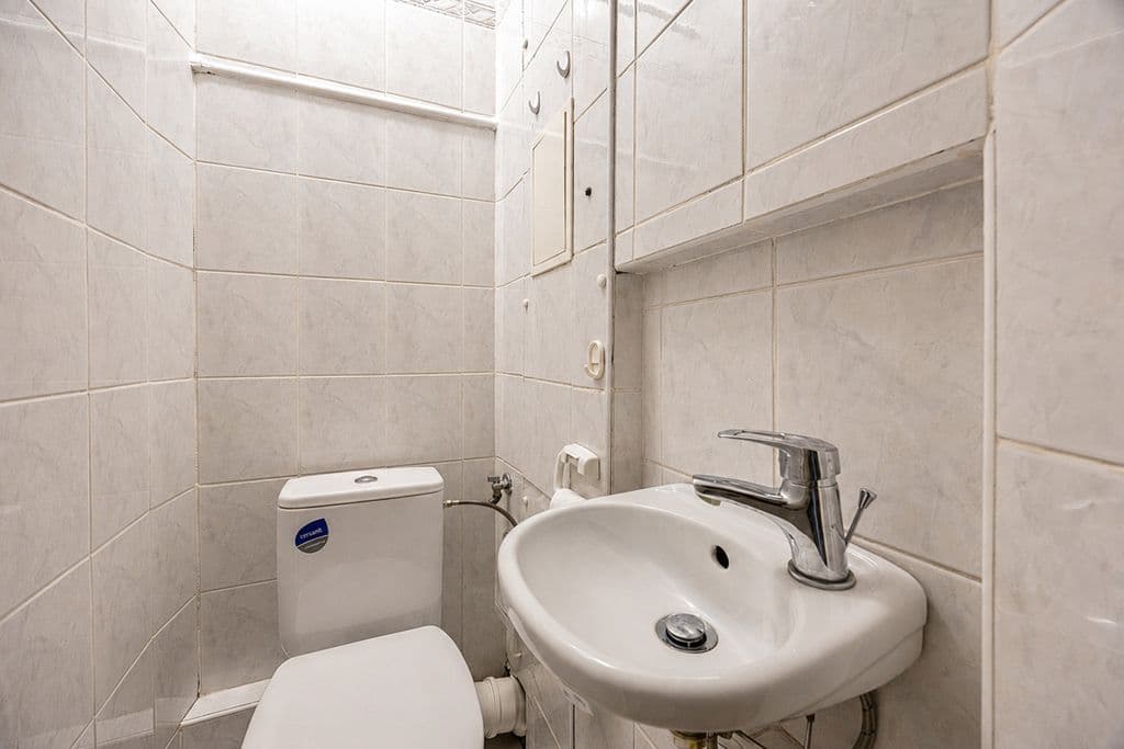 Spacious 3-room apartment near Natolin Metro – 12
