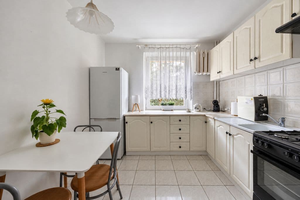 Spacious 3-room apartment near Natolin Metro – 13