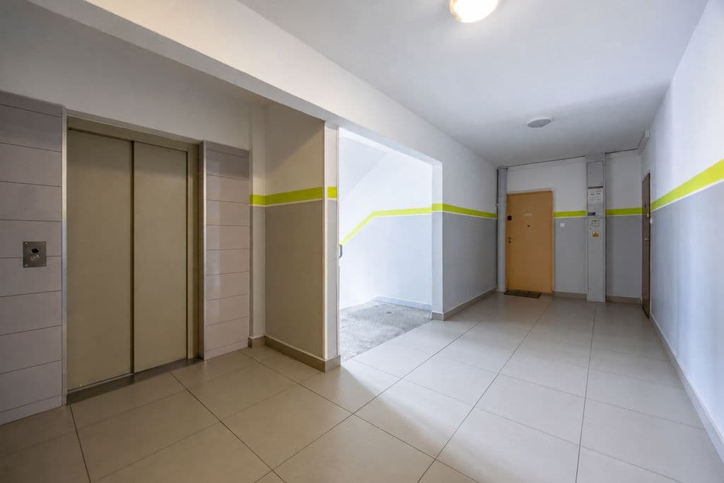 Spacious 3-room apartment near Natolin Metro – 17