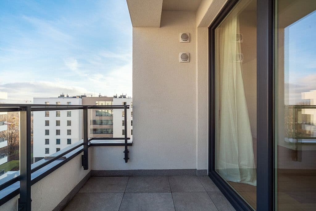 Spacious studio with balcony in secure community – 9