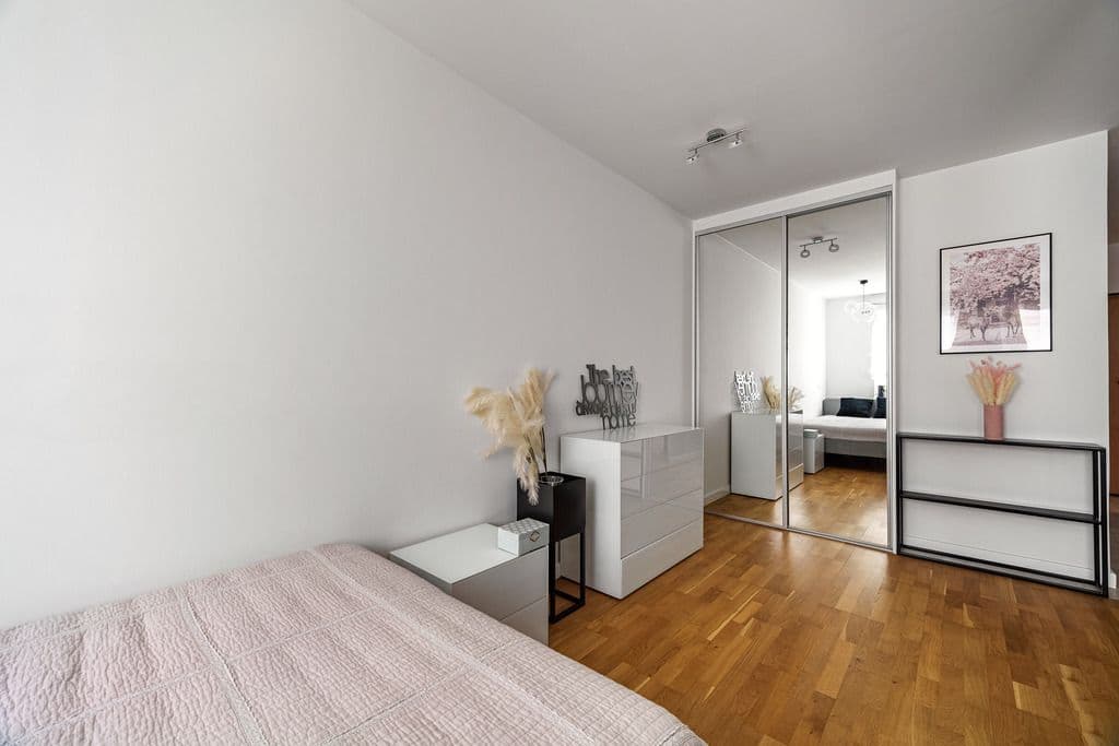 Modern apartment in Wola Tower with garage rental – 12