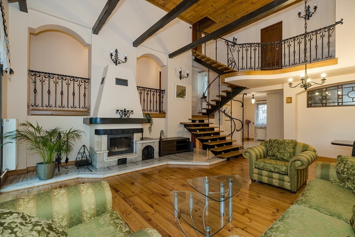 Unique luxury home with spacious living areas – 1