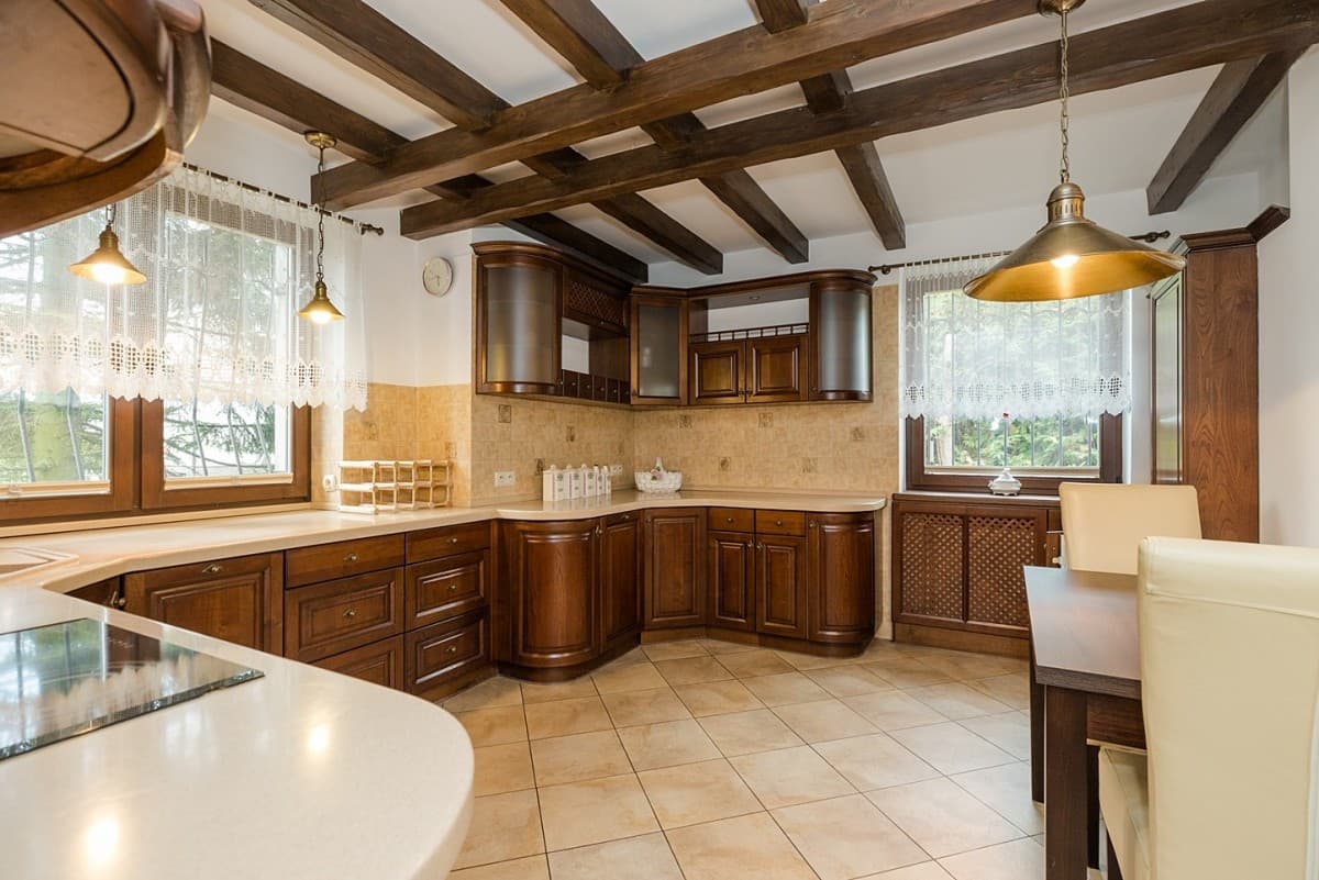 Unique luxury home with spacious living areas – 9
