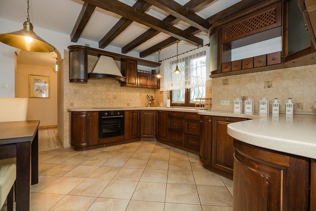 Unique luxury home with spacious living areas – 10