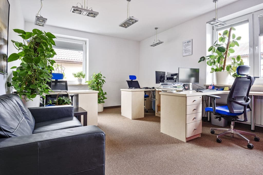Functional office space with independent access – 1