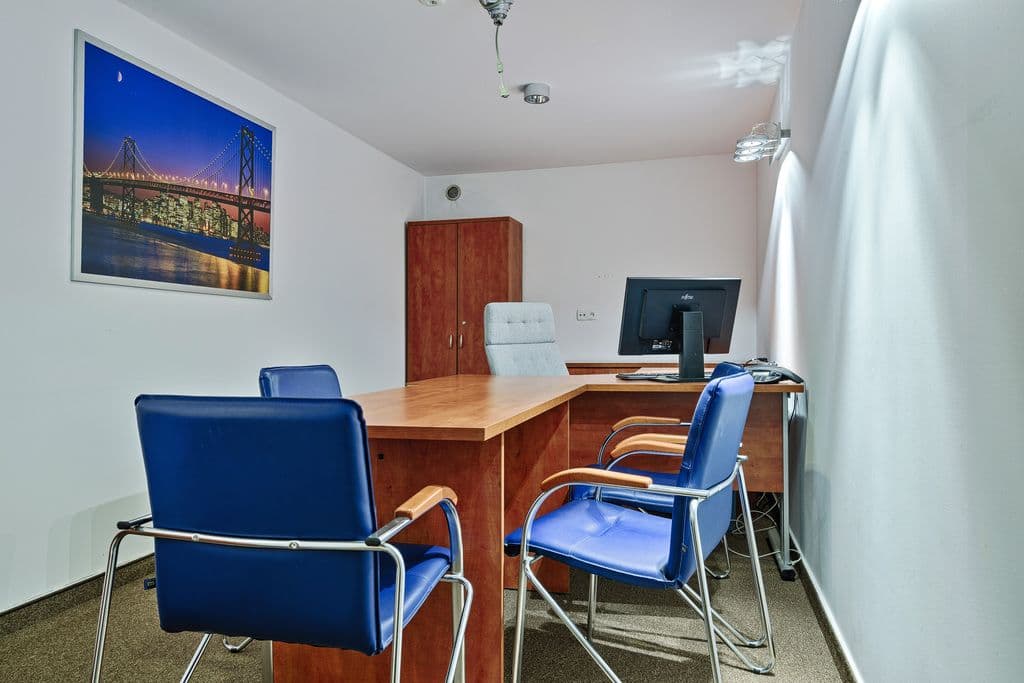 Functional office space with independent access – 4