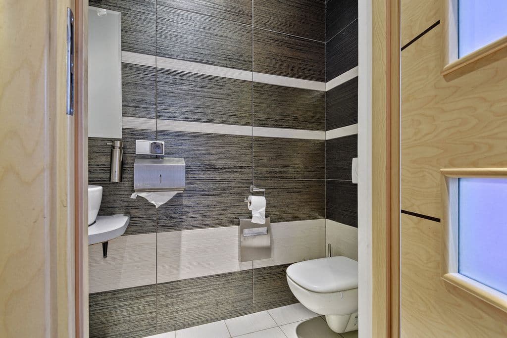 Functional office space with independent access – 7