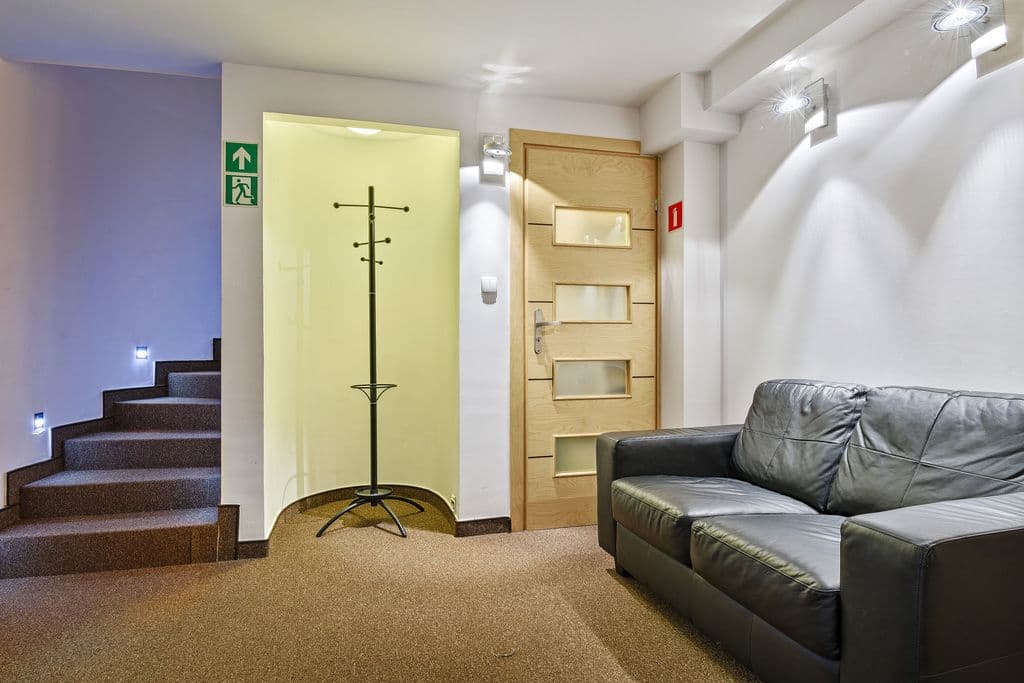 Functional office space with independent access – 9