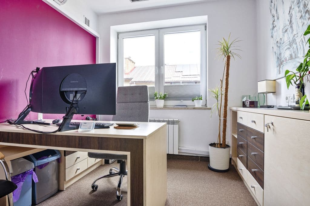 Functional office space with independent access – 10