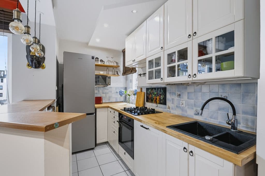 Bright 2-room apartment with balcony in prime location – 5