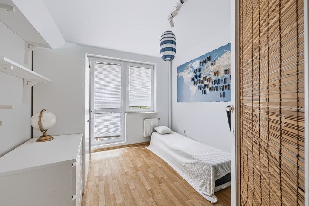 Bright 2-room apartment with balcony in prime location – 9