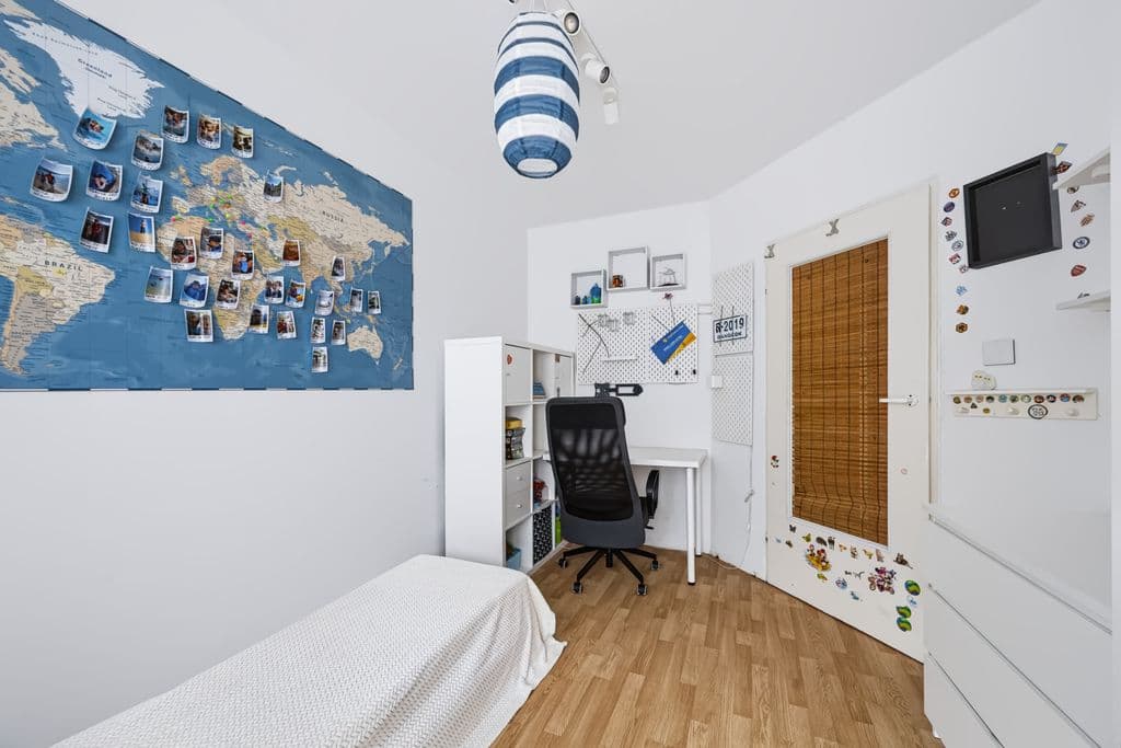 Bright 2-room apartment with balcony in prime location – 11