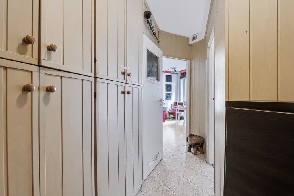 Bright 2-room apartment with balcony in prime location – 12