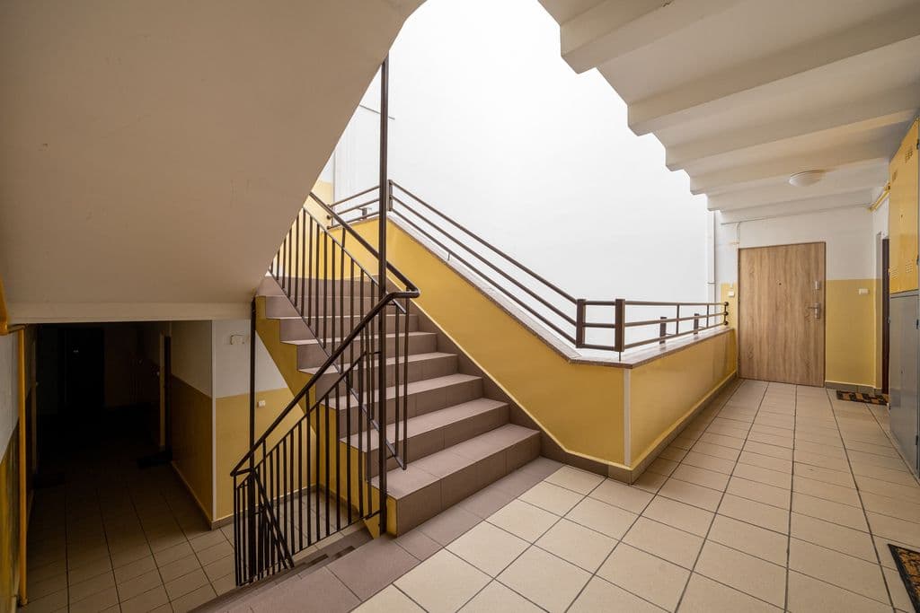 Bright 2-room apartment with balcony in prime location – 14