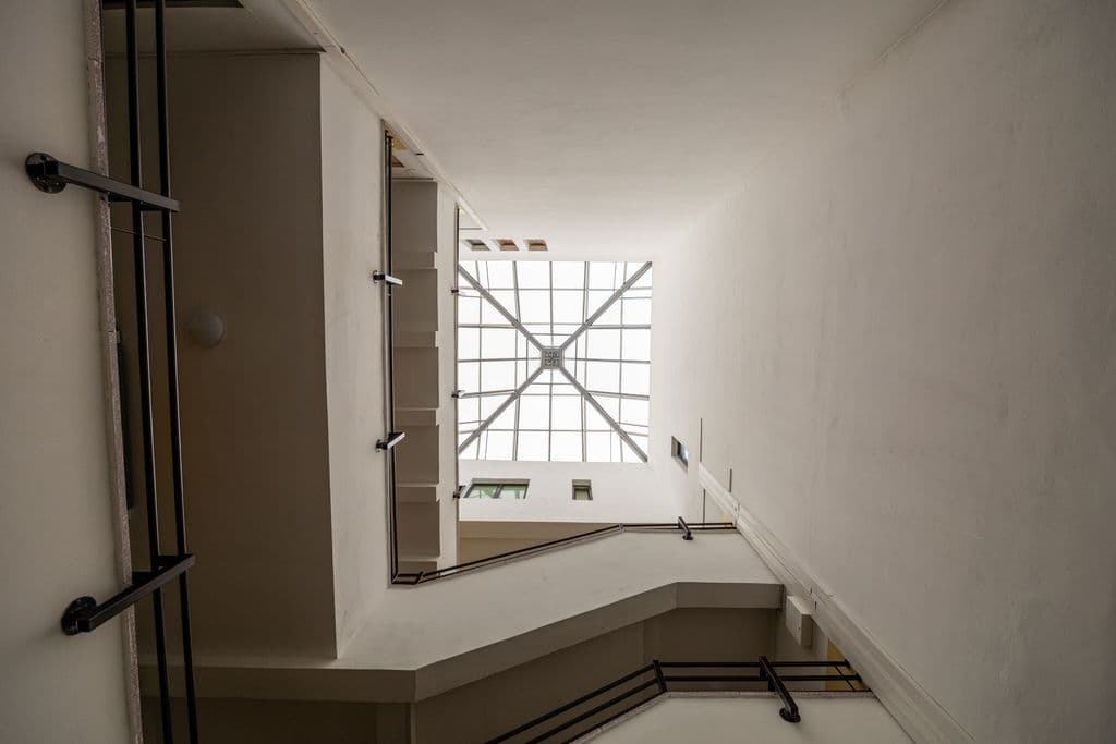 Bright 2-room apartment with balcony in prime location – 15