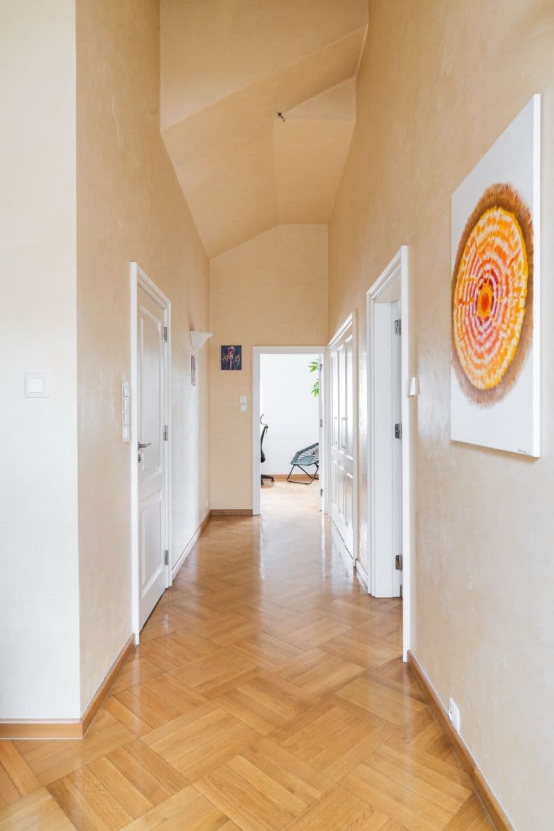 Spacious 2-story house for business in Mokotów – 18