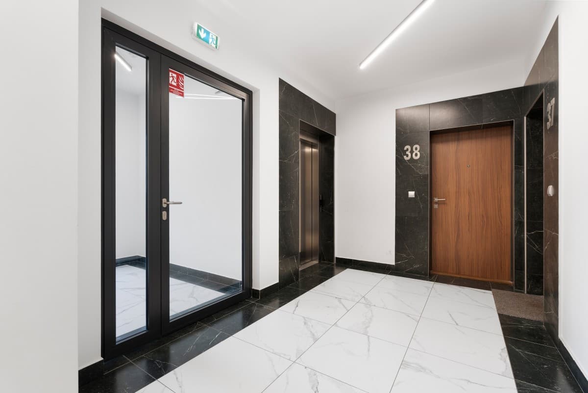 Spacious 2-room apartment near Młociny Metro – 18