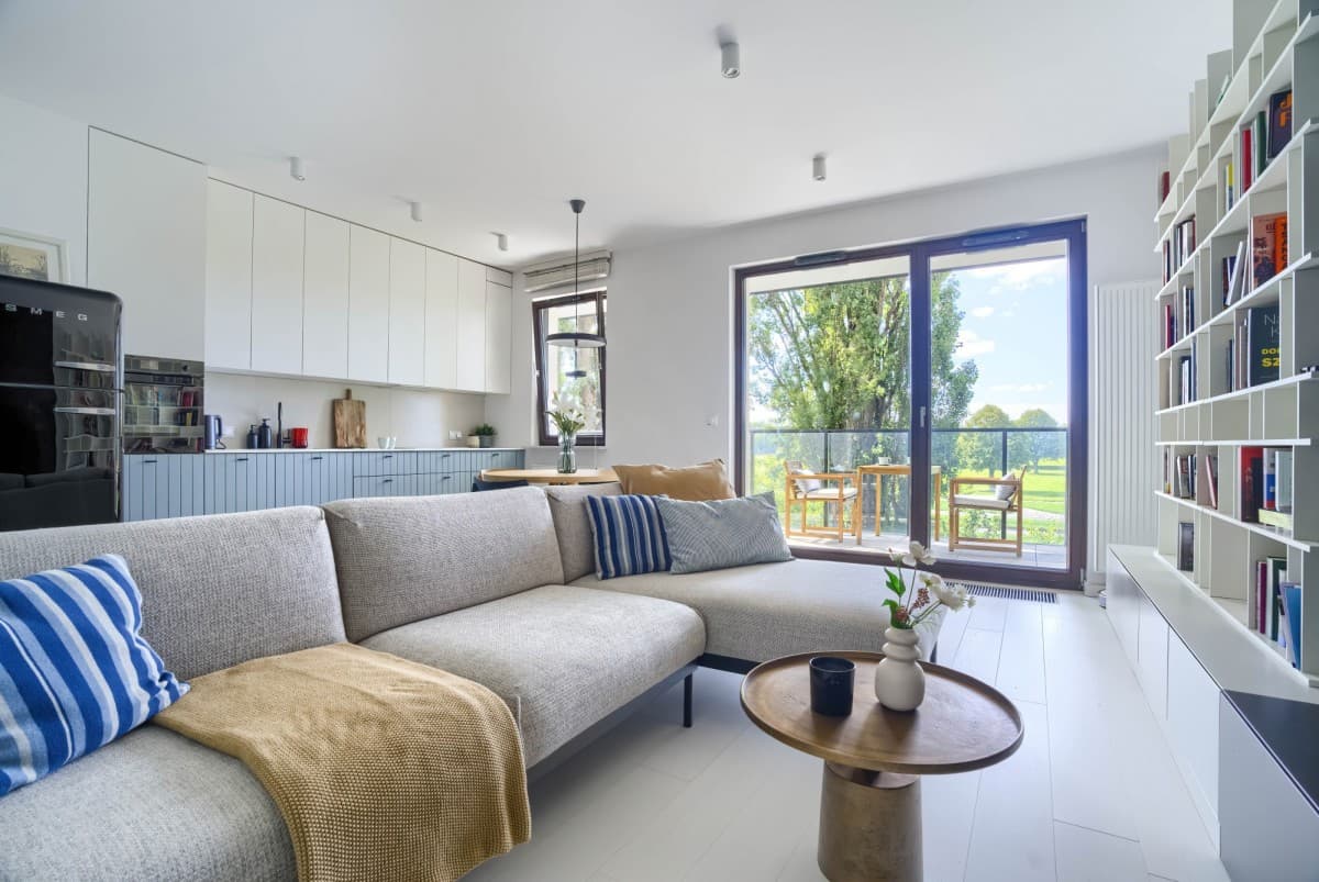 Stylishly finished apartment with stunning horse track views – 3