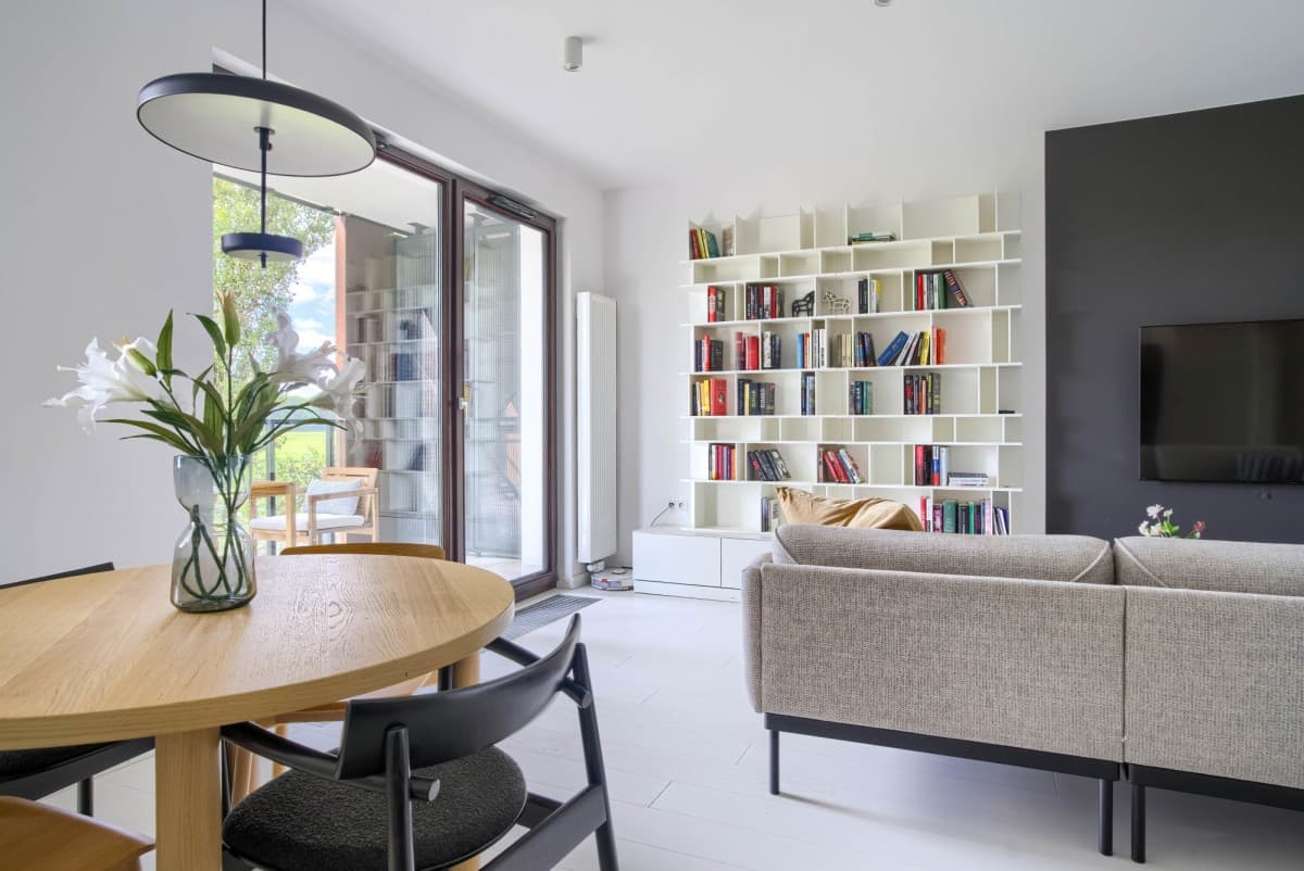 Stylishly finished apartment with stunning horse track views – 4