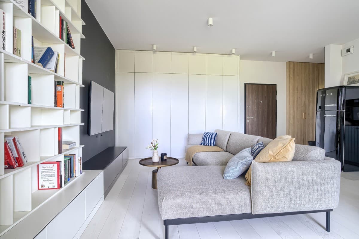 Stylishly finished apartment with stunning horse track views – 5