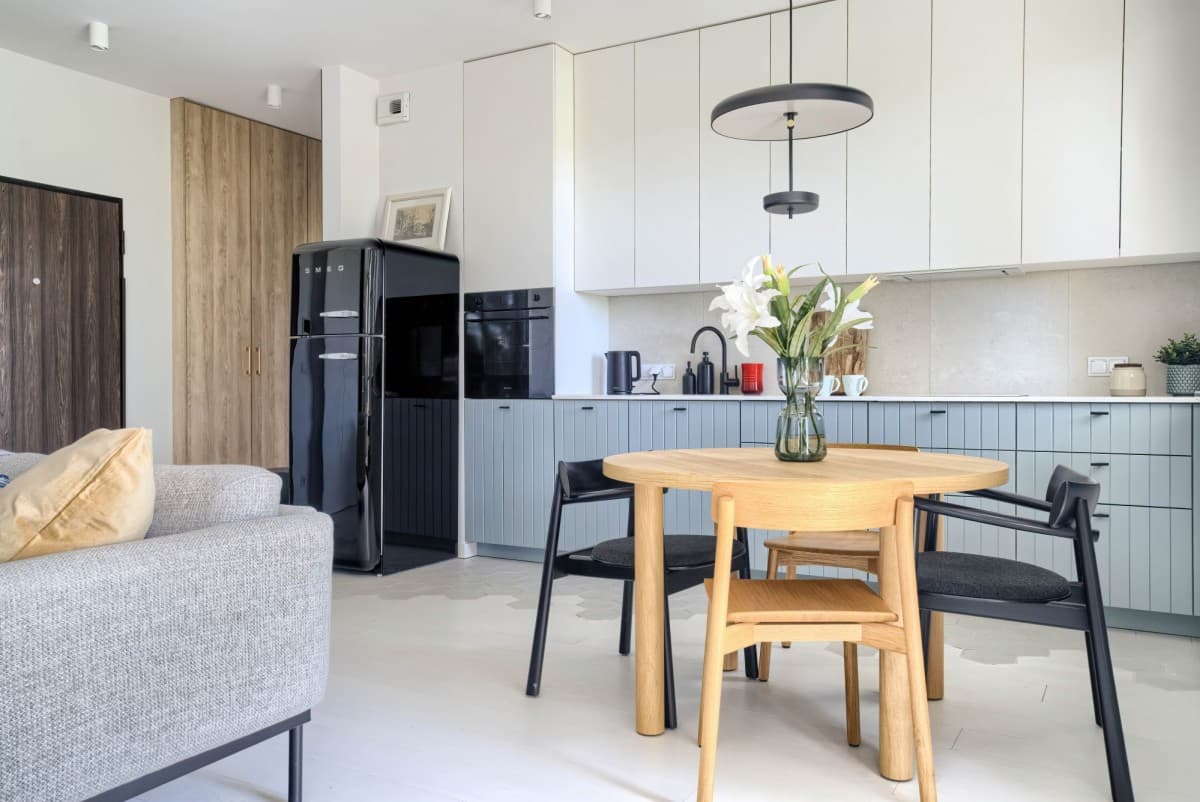 Stylishly finished apartment with stunning horse track views – 6