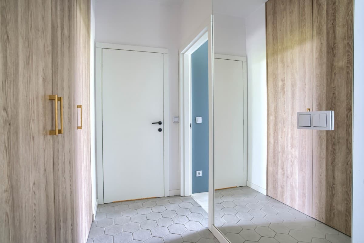 Stylishly finished apartment with stunning horse track views – 12