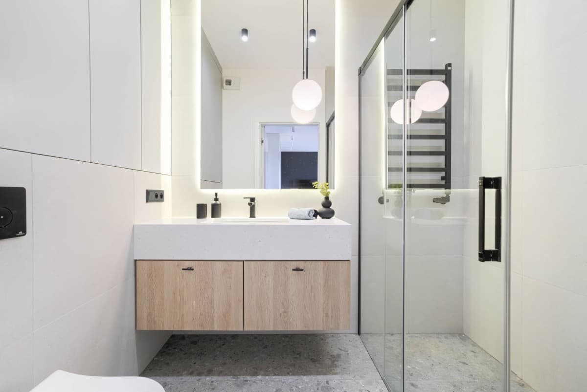 Stylishly finished apartment with stunning horse track views – 13