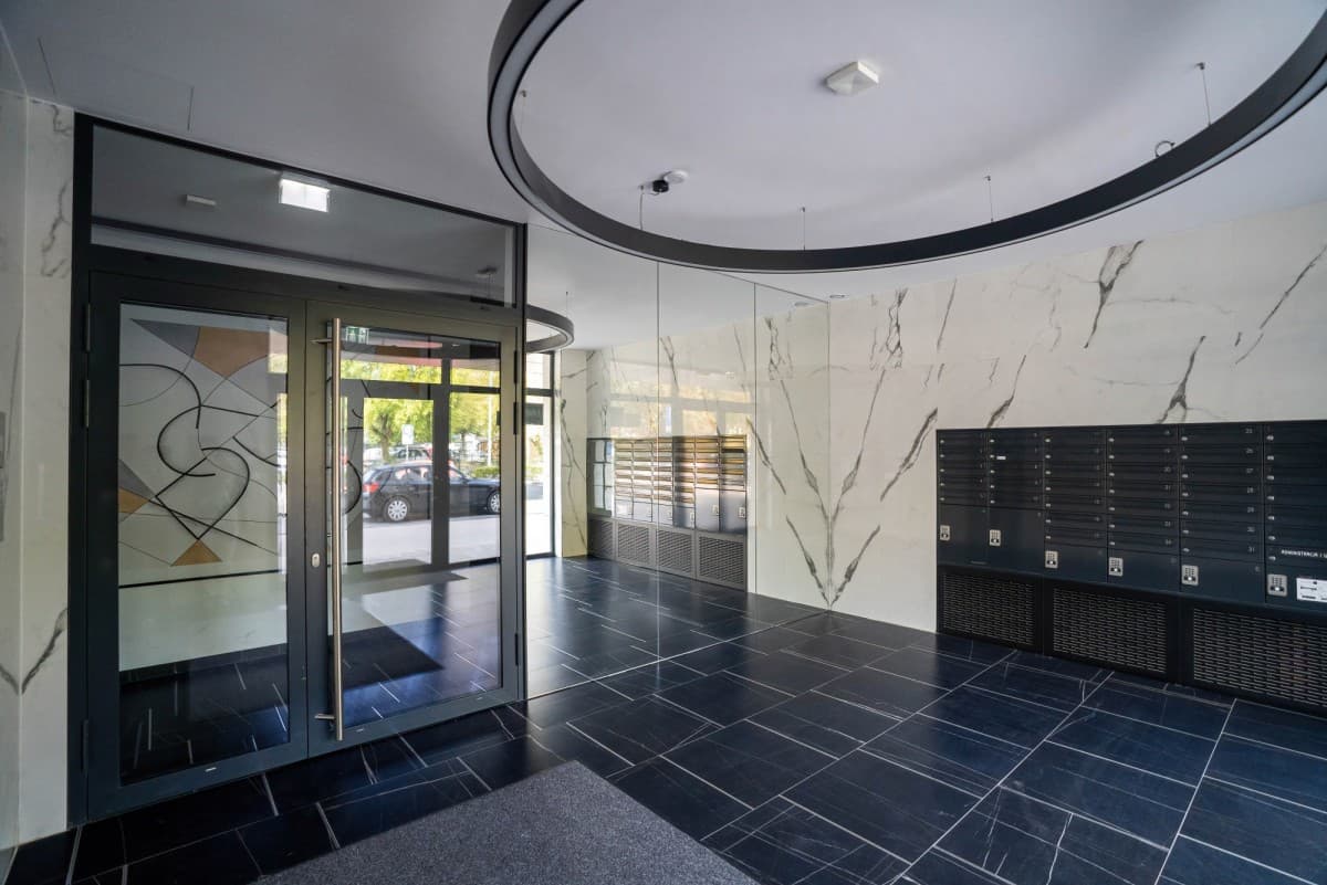 Stylishly finished apartment with stunning horse track views – 18