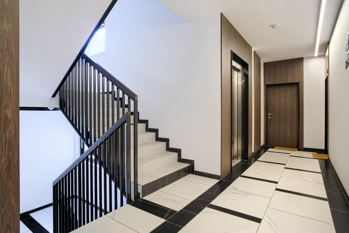 Stylishly finished apartment with stunning horse track views – 19