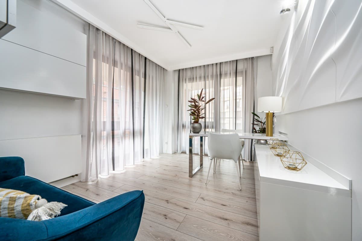 Modern 3-room apartment with large terrace in Praga – 7